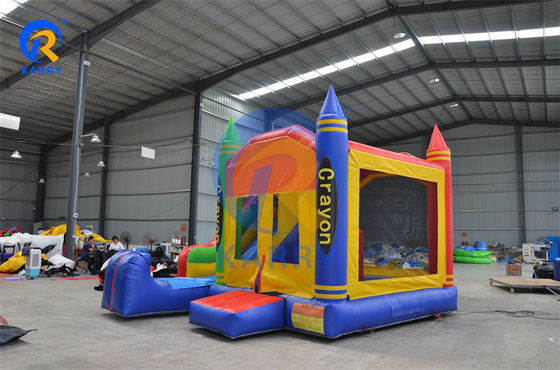 Parco giochi all'aria aperta divertimento castello gonfiabile colorato e casa rimbalzo combo con scivolo
