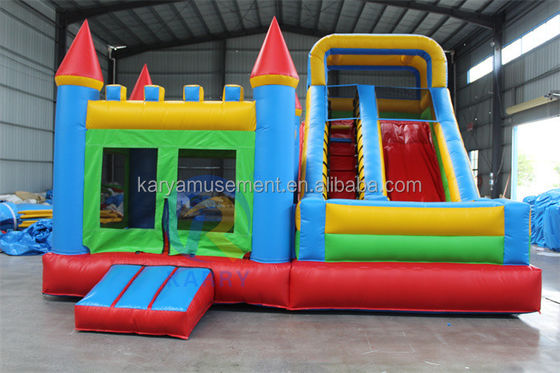 Castello gonfiabile per adulti con colorato personalizzato e accessori inclusi