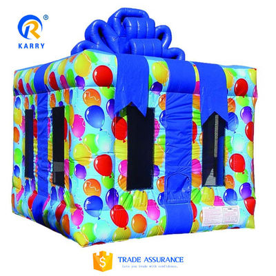 Caratteristiche PORTABLE gonfiabile Fancy Gift Box Water Jumper Bouncer Casa in vendita