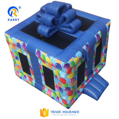 Caratteristiche PORTABLE gonfiabile Fancy Gift Box Water Jumper Bouncer Casa in vendita