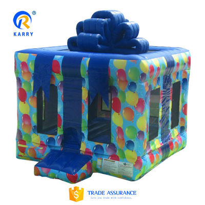 Caratteristiche PORTABLE gonfiabile Fancy Gift Box Water Jumper Bouncer Casa in vendita