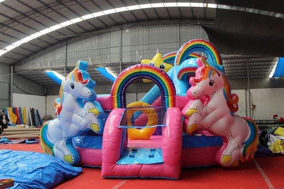 Dimensioni personalizzate 3D Rainbow Unicorn Castle Combinazione di scivolo d'acqua Perfetto per le feste