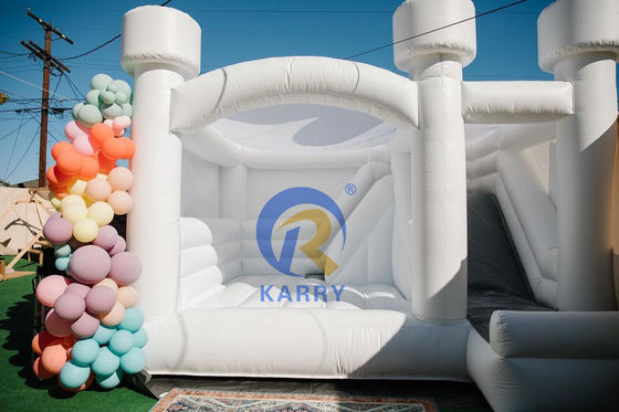 Festa di nozze Castello gonfiabile bianco a salto personalizzato con combinazione di scivolo e buttafuori