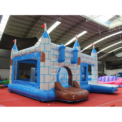 Portate le vostre feste al livello successivo con il nostro castello gonfiabile in mattoni quadrati blu.