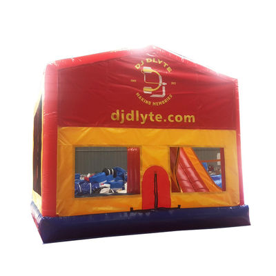 Caratteristiche portatili castello gonfiabile PVC casa rimbalzo scivolo di salto per il tempo divertente dei bambini
