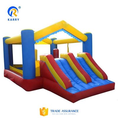 Caratteristiche PORTABLE Inflatabile Bouncer Castle con Slide Commercial Inflatable Castle