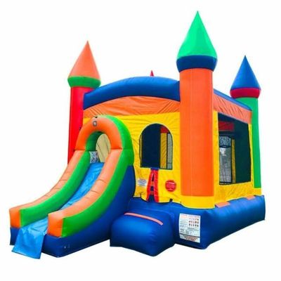 Caratteristiche PORTABLE Inflatabile Bouncer Castle con Slide Commercial Inflatable Castle