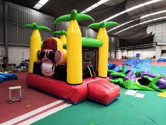Una festa da non perdere: un buttafuori gonfiabile commerciale con accessori e un design da mini scimmia.