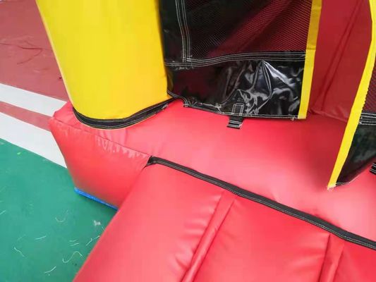 Una festa da non perdere: un buttafuori gonfiabile commerciale con accessori e un design da mini scimmia.