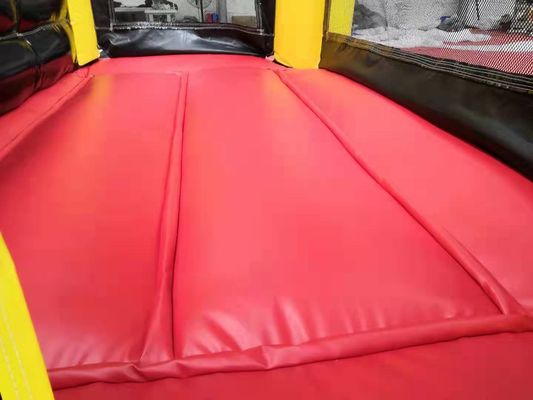Una festa da non perdere: un buttafuori gonfiabile commerciale con accessori e un design da mini scimmia.