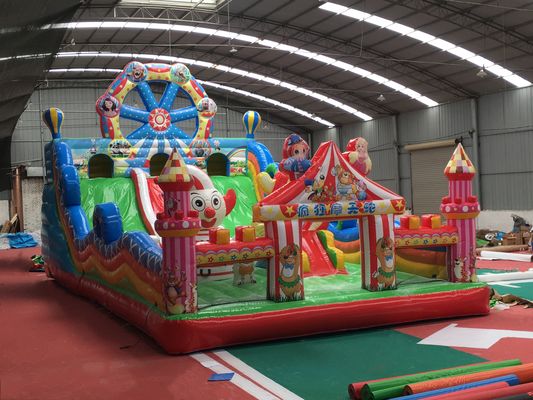 Plato PVC Materiale di telone Caratteristiche Circo Parco giochi gonfiabile Castiglione