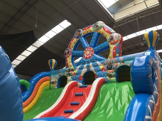 Plato PVC Materiale di telone Caratteristiche Circo Parco giochi gonfiabile Castiglione