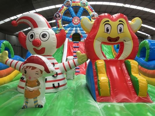 Plato PVC Materiale di telone Caratteristiche Circo Parco giochi gonfiabile Castiglione