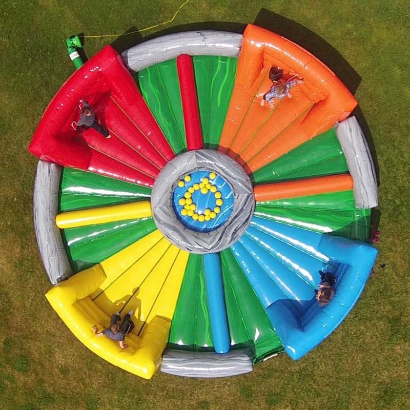 Scatenate il divertimento con gli umani che corrono e gli ippopotami affamati