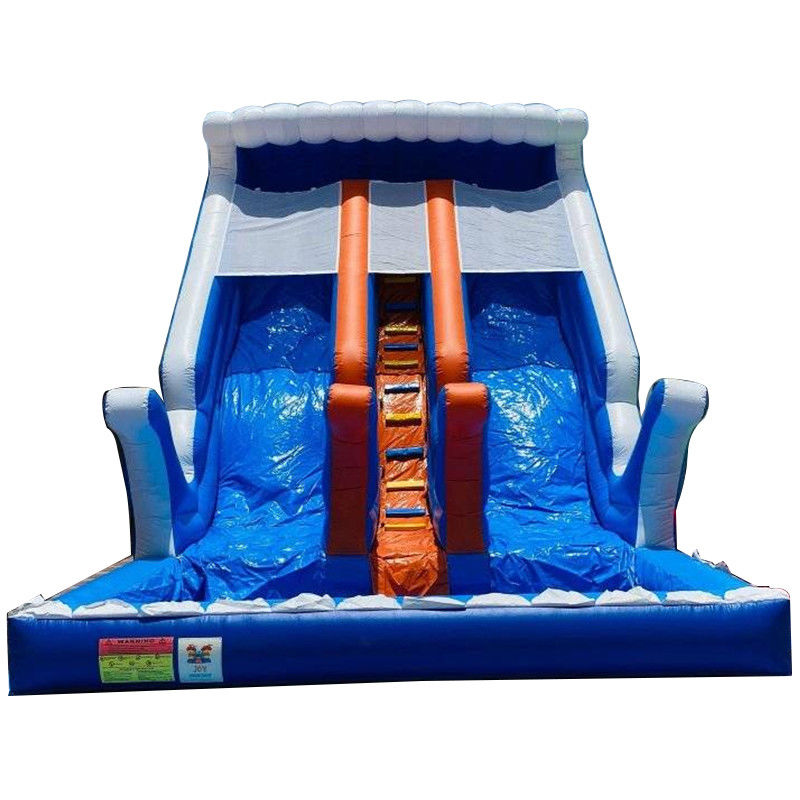 Attrezzatura per parco acquatico gonfiabile a colori personalizzato con piscina grande e due scivoli larghi