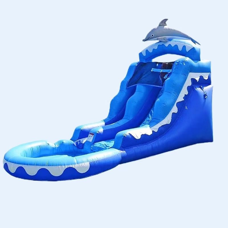 Scivolo d'acqua gonfiabile a balena grigia con piscina d'acqua blu e soffiatore incluso