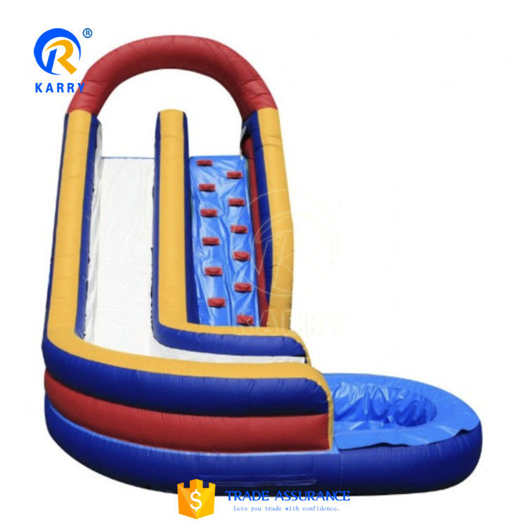 Gioco di arrampicata su roccia gonfiabile con piscina per bambini e adulti