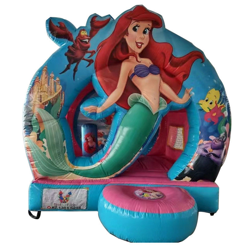 Piccolo castello saltellante con tema sirena
